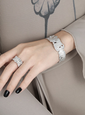 宽面不规则树皮纹理纯银手镯女