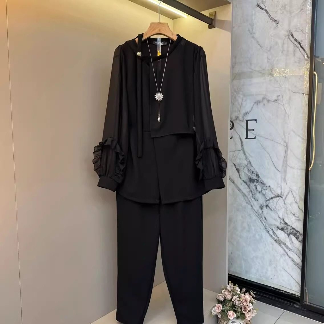 大码女装2025秋季新款设计感不规则木耳边上衣百搭裤子时尚两件套,淘宝优惠券,粉丝福利购,淘宝优惠卷