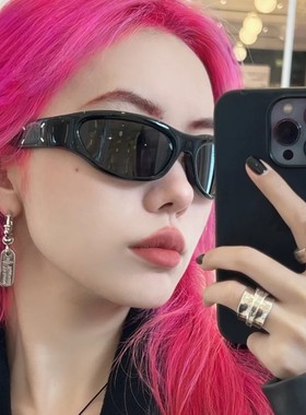 墨镜街拍个性辣妹Y2K欧美高级感