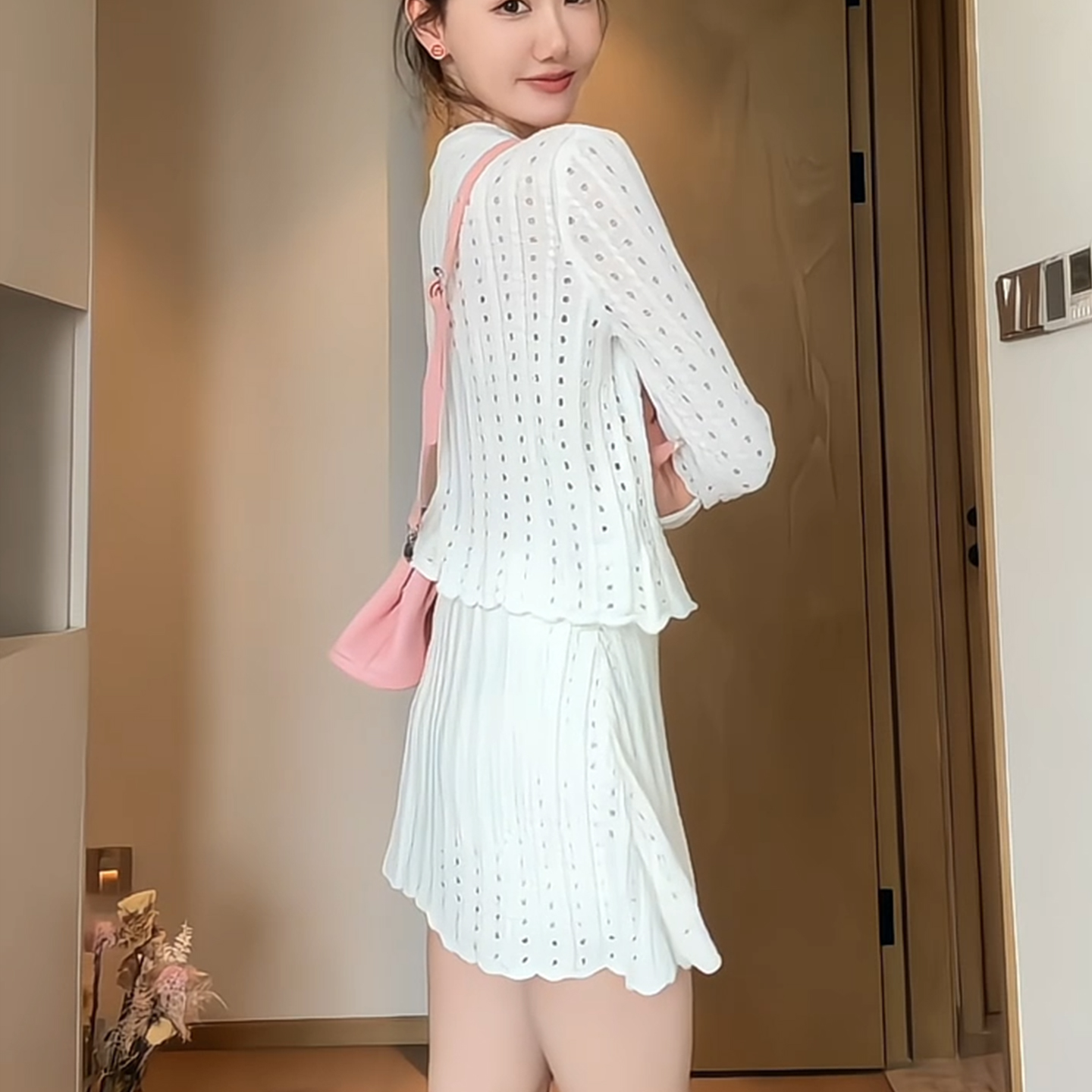 长袖秋季白色镂空时尚法式针织气质小香风套装温柔上衣短裙两件套 - 图1