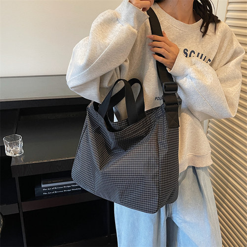 百搭手提托特包女新款大容量轻便防水尼龙布单肩包时尚格子斜挎包 - 图1