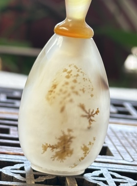 天然马料海洋玉髓草花冰透俏色鼻烟壶小壶摆件空心雪花景