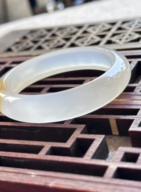 天然马料白冰俏色鸿运当头一口糖冰透鱼鳞纹玛瑙手镯冰玉髓54口径