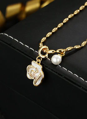 温婉山茶花吊坠18K高级拼接不对称轻奢极简百搭项链锁骨链