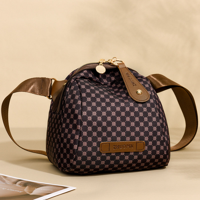 高级感斜挎包女2024新款潮流轻便贝壳包时尚百搭牛津布单肩包女,淘宝优惠券,粉丝福利购,淘宝优惠卷