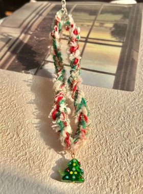 女红绿毛绒圣诞树项链