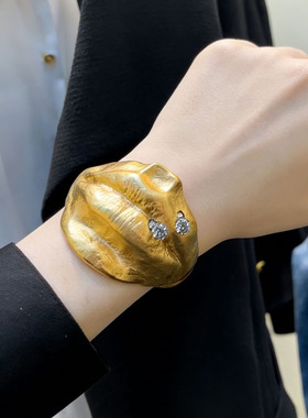 欧美恶魔重工水钻金属大嘴唇手镯