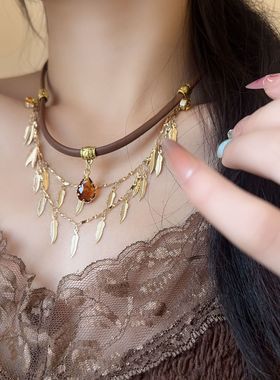 棕色皮质金色叶子宝石吊坠项链女