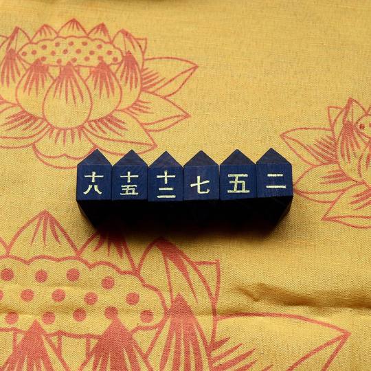 Today I will give you a box of Sandalwood Zhanchalun Purple Sandalwood