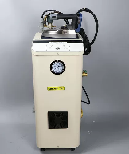 Высоко -сильная висящая бутылка -тип. Электрический железо старое промышленное железо горячее ковш