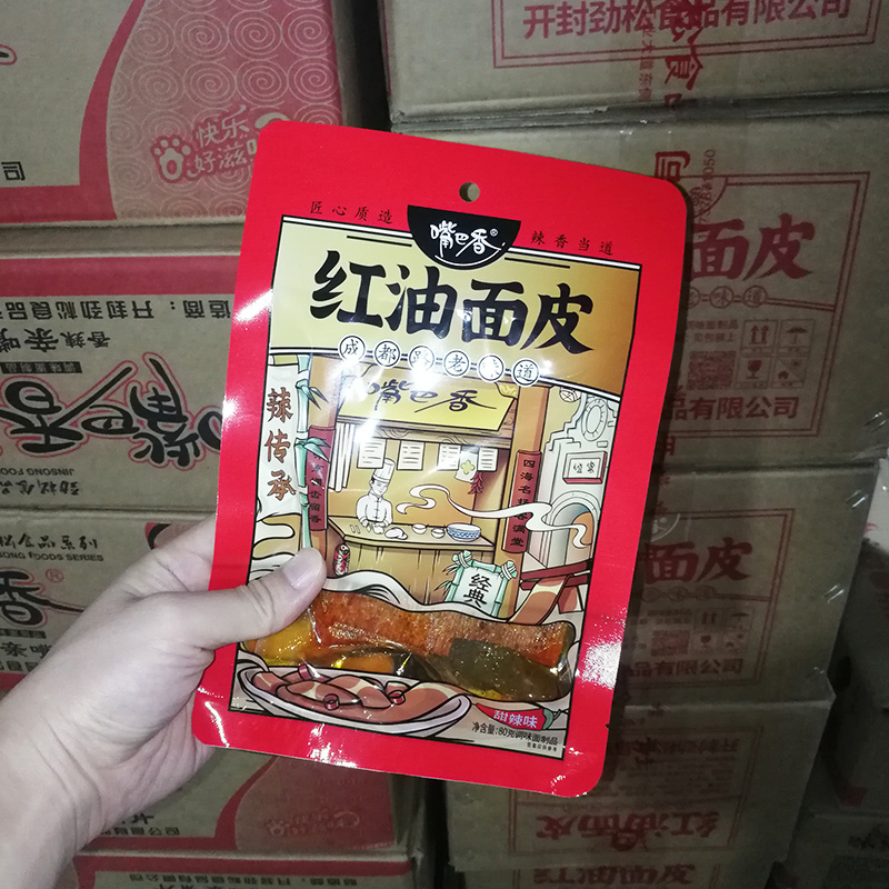 红油面皮辣片80g袋装甜辣辣条面筋素肉麻辣怀旧休闲食品零食小吃 - 图1