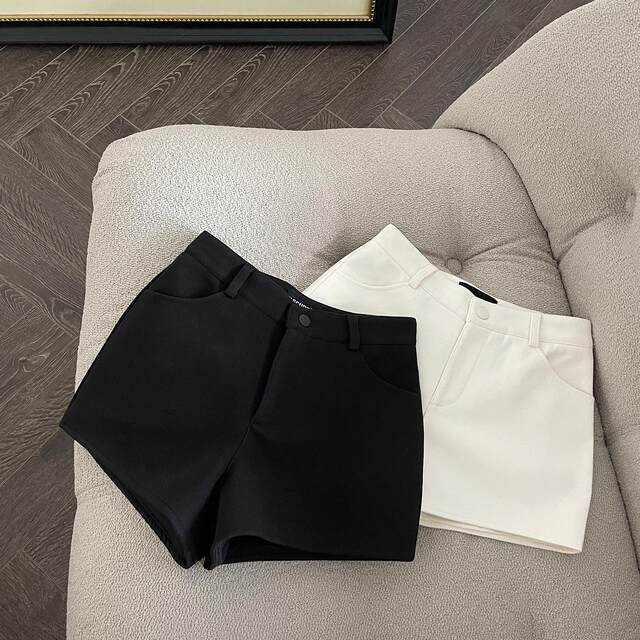 Plus size fat mm white suit shorts for women 2026 new high waist versatile slim fashion niche black hot pants