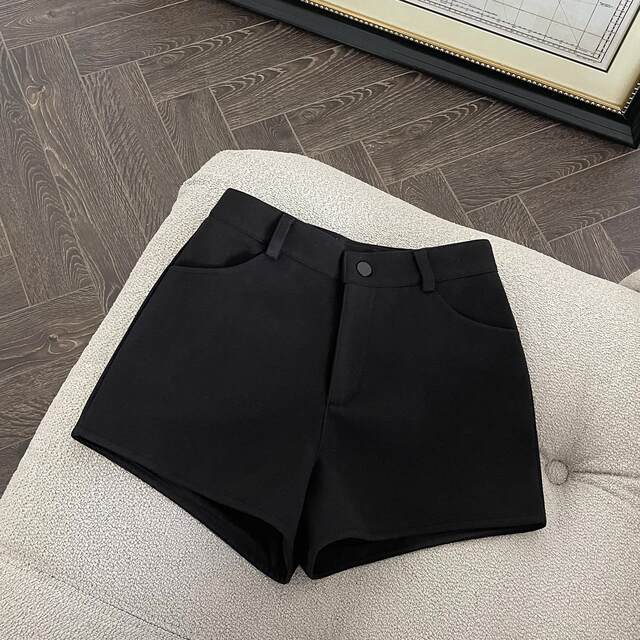 Plus size fat mm white suit shorts for women 2026 new high waist versatile slim fashion niche black hot pants