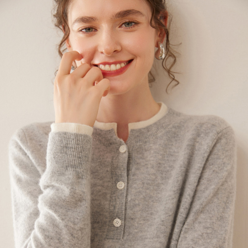 戎美衣尚圆领撞色羊绒衫女宽松亲肤柔软毛衣气质高级感针织打底衫,淘宝优惠券,粉丝福利购,淘宝优惠卷