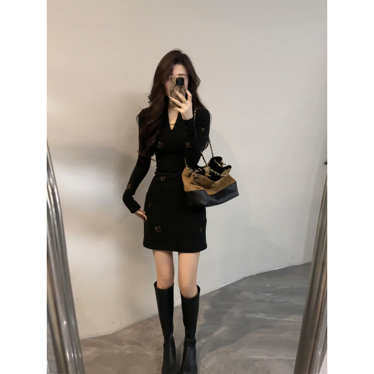 大婷婷 秋冬新款V领烫钻“马到功成”寓意印花显瘦连衣裙DT1780,淘宝优惠券,粉丝福利购,淘宝优惠卷