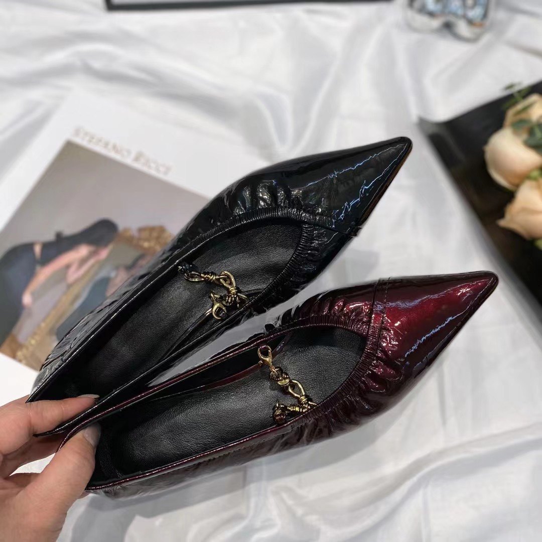 欧洲站新真皮女鞋漆皮尖头低跟平底鞋金属链条玛丽珍鞋单鞋奶奶鞋