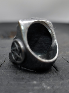 福美祥复古离街路西法章纹标志戒指倒五芒星重工做旧暗黑恶魔戒子