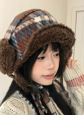 格纹毛绒护耳雷锋帽女保暖显脸小