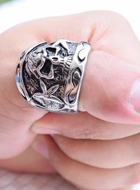 骷髅头男士防身钛钢戒指
