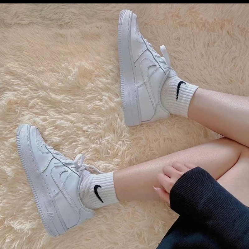 Nike/耐克 AIR FORCE 1 Low GS 女款空军低帮休闲板鞋FB1844-111 - 图0