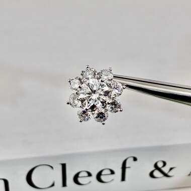 铂金培育钻石吊坠 设计款订制18k14k天然钻石百搭通勤款 显钻耳饰