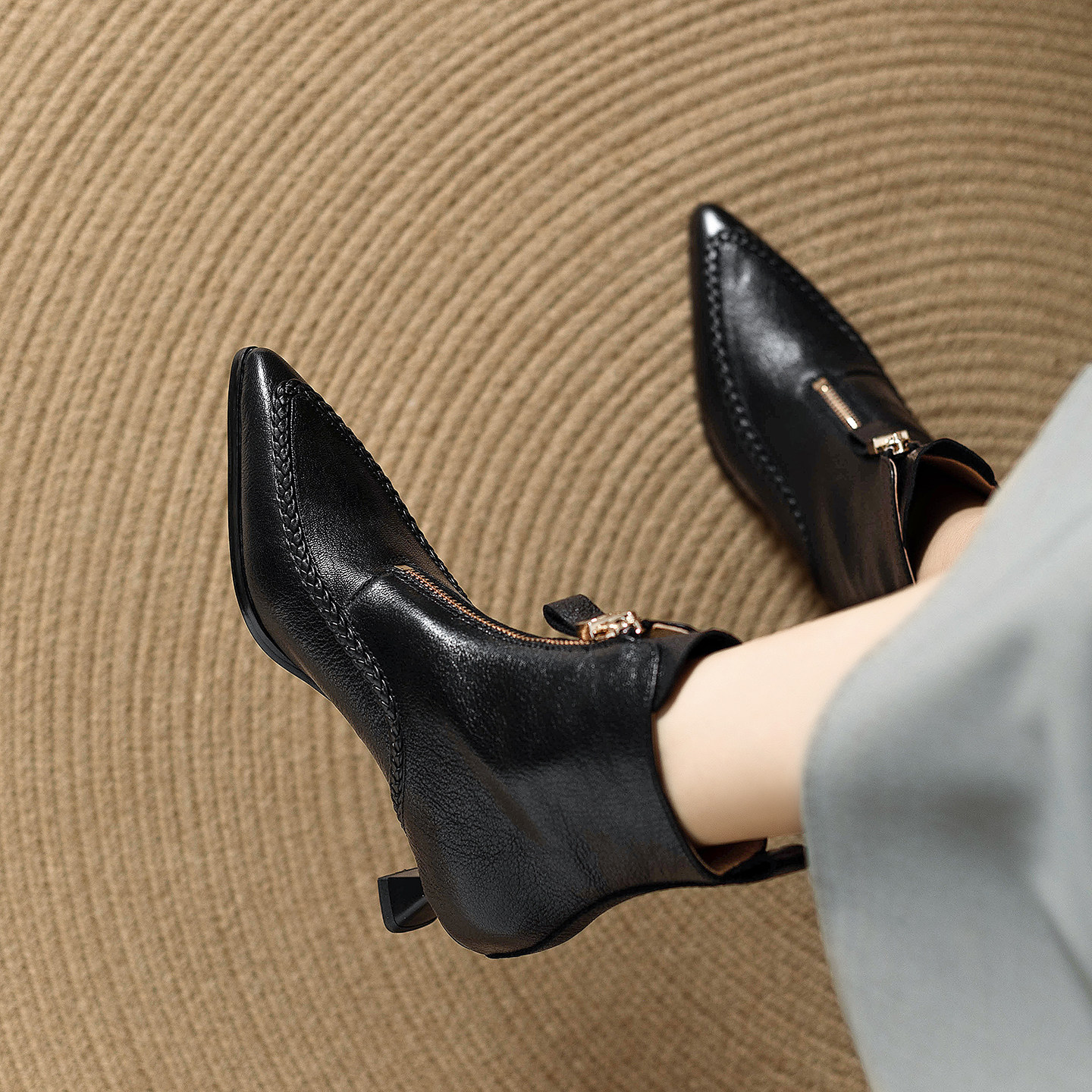 英伦复古真皮尖头前拉链细跟短靴女冬小众保暖金属装饰及裸瘦瘦靴,淘宝优惠券,粉丝福利购,淘宝优惠卷