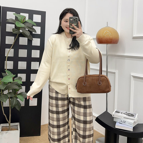 大码女超好看高领毛衣外套秋冬新款胖mm洋气宽松遮肉针织开衫上衣 - 图2
