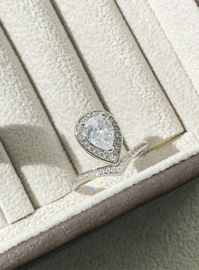 v金轻奢冠冕叠戴款v形水滴浅海蓝宝石约瑟芬人造钻石戒指女