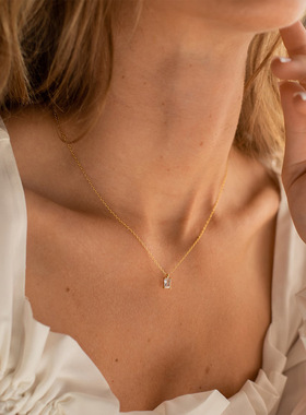 欧美时尚流行小众个性饰品不锈钢简约迷你小方块白色锆石吊坠项链