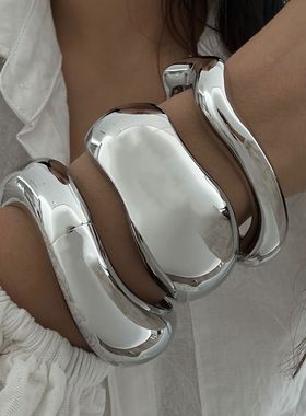 欧美跨境时尚潮流设计感弹簧手环女 金属光面水滴抱抱手镯