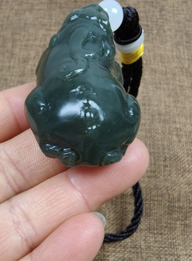 天然新疆和田玉青玉原石雕刻手把件貔貅招财进宝保真支持全国复验