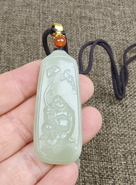 和田玉山料青白手工雕刻挂件吊坠