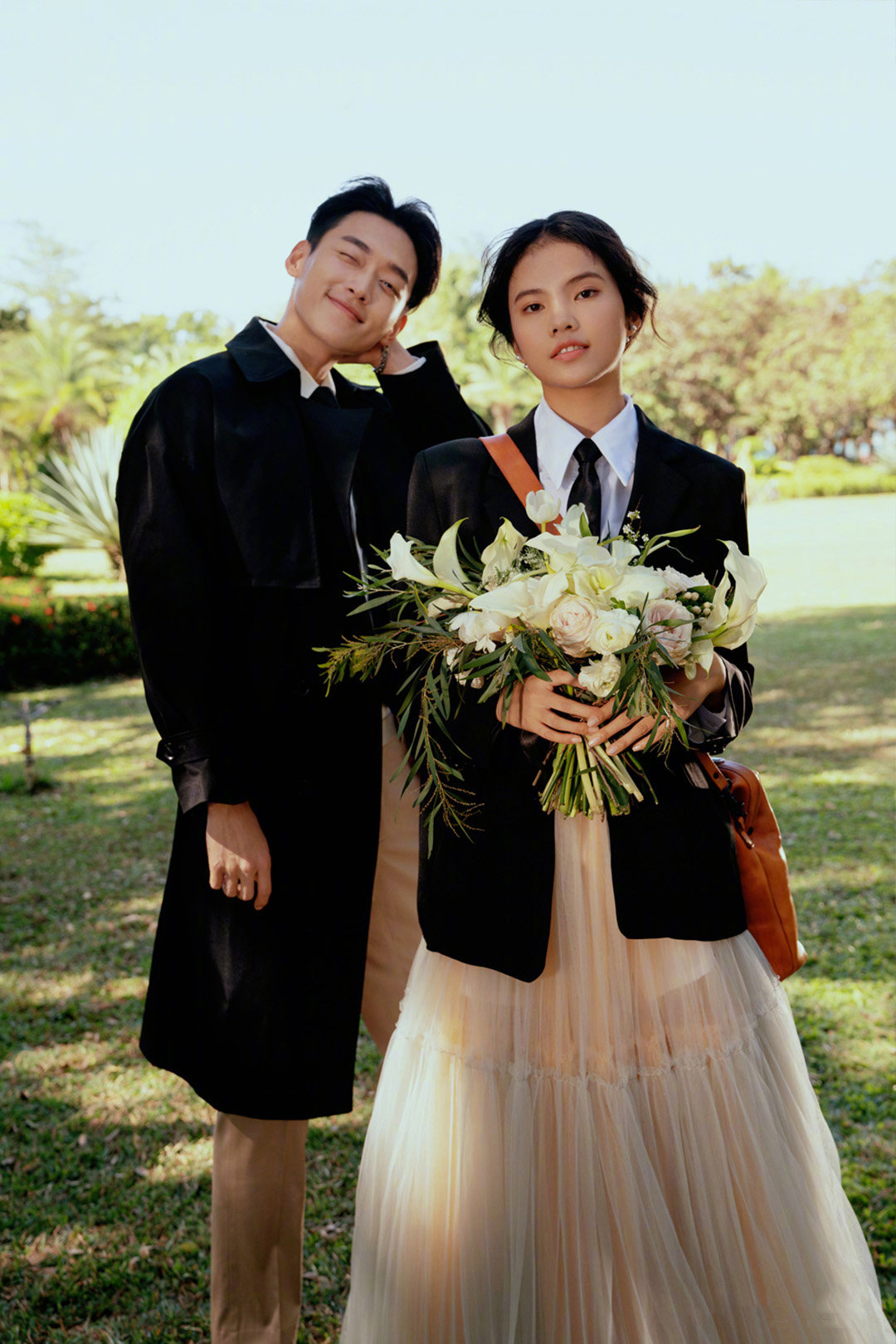 新款影楼主题情侣服装青春西装写真礼服韩版校园外景文艺学院风衣-图1