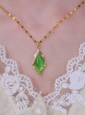 绿色猫眼石菱形吊坠项链女轻奢小众设计感锁骨链颈链2025新款爆款