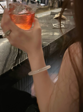 天然藕粉圆条玛瑙手镯