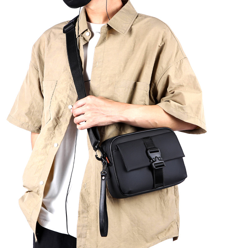 质感男士单肩斜挎包休闲时尚潮流大容量横款方形插扣锁小方包包邮,淘宝优惠券,粉丝福利购,淘宝优惠卷