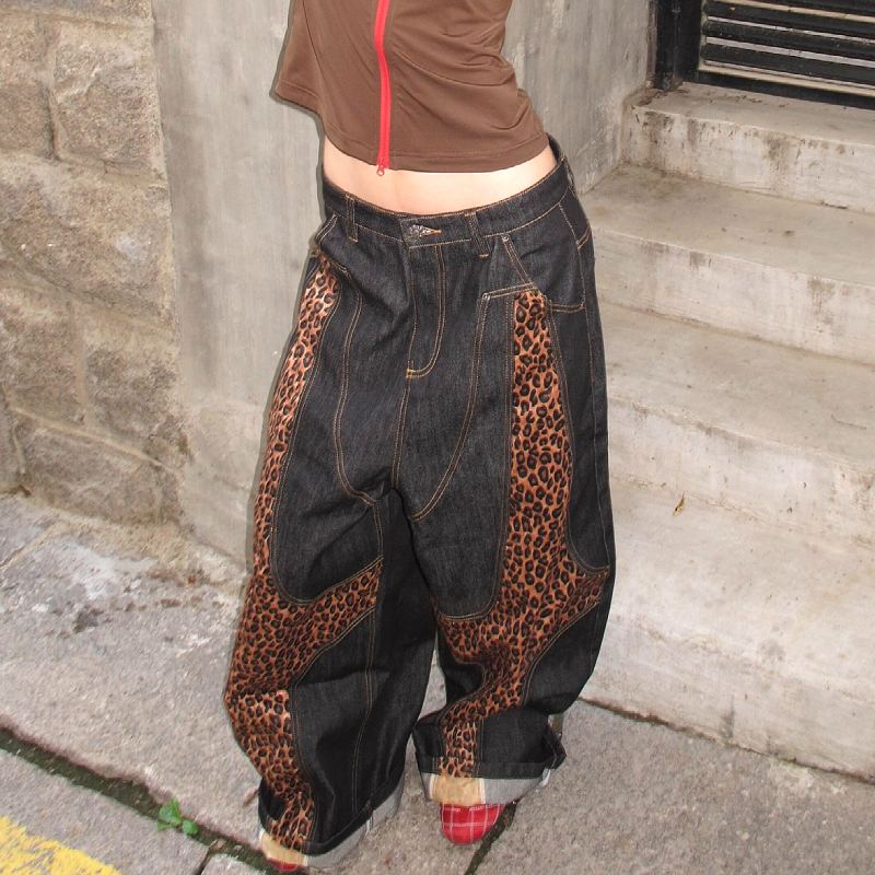 大码美式复古十字架拼接豹纹牛仔裤女新款街头朋克宽松弯刀长裤潮 - 图2