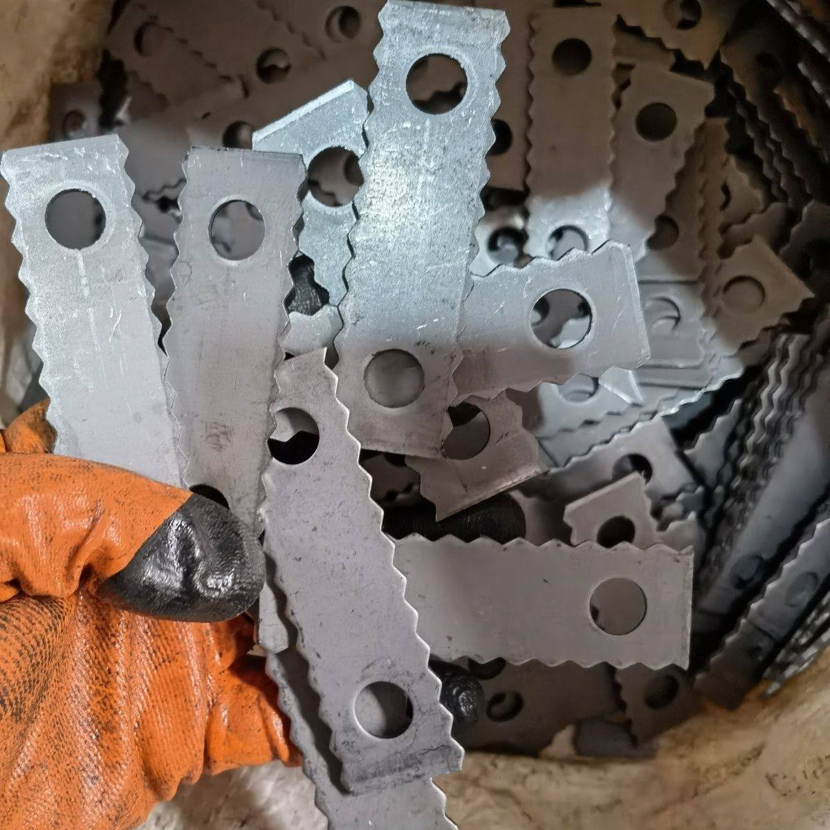 铡草机锤片锯齿甩片揉丝机甩片锤片9.5长1.2厘米孔各种尺寸可定制,淘宝优惠券,粉丝福利购,淘宝优惠卷