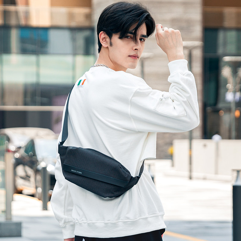 男士胸包单肩2020新款潮牌斜挎包 光彩年华男士包袋
