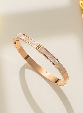 韩版白贝母贝壳镶嵌三钻镶钻简约18玫瑰金镀金手镯钛钢手镯不