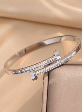 时尚潮流个性钉子手镯微镶锆石小众设计精致钛钢手环女士高级