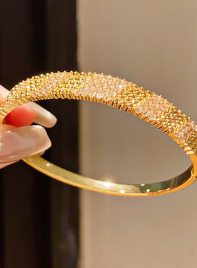 18k真金电镀轻奢锆石宽面条纹手镯精致简约手环小众感手饰女
