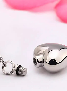 wk情侣钛钢定制刻字刻图纪念项链