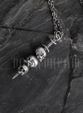 王者之剑穿骷髅头S925纯银吊坠痞帅男生轻奢项坠嘻哈个性女孩配饰