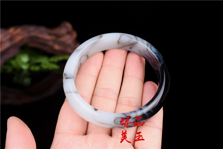 女款玉手镯包邮 天然新疆戈壁玉羊脂白青白玉青花复古飘花玉手镯 女款玉手镯包邮 天然新疆戈壁玉羊脂白青白玉青花复古飘花玉手镯