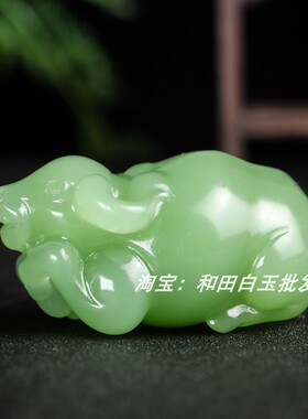 和田玉牛手把件新疆青玉扭转乾坤
