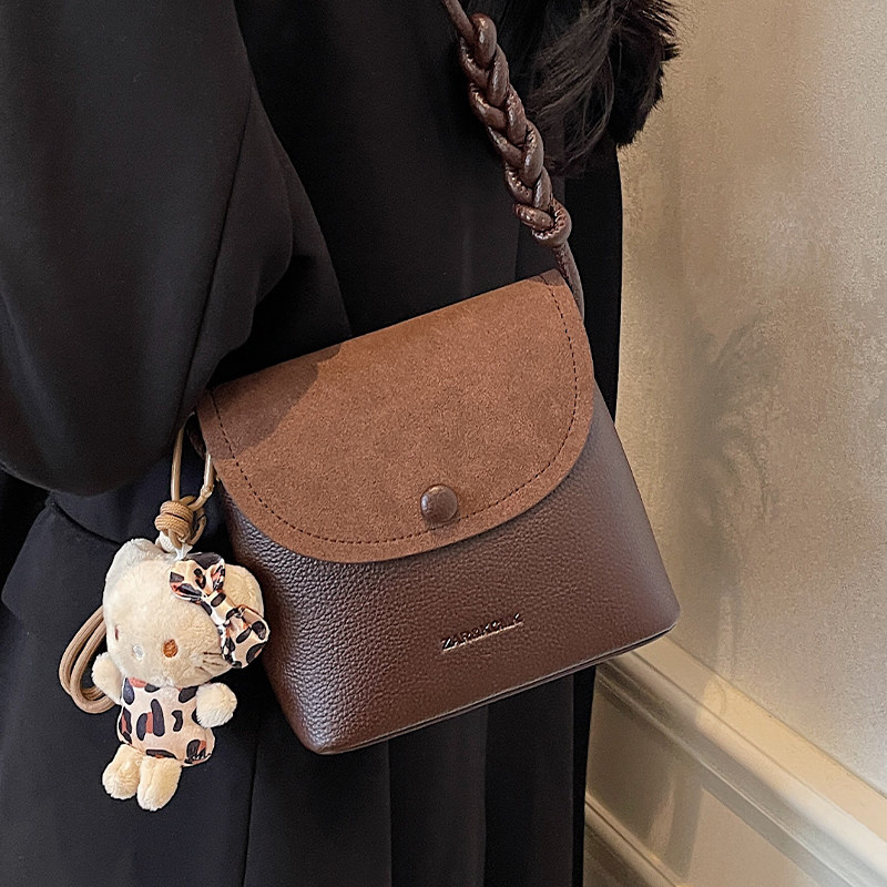 今年流行的包包女式2025年春夏高级质感休闲百搭单肩包斜挎水桶包,淘宝优惠券,粉丝福利购,淘宝优惠卷