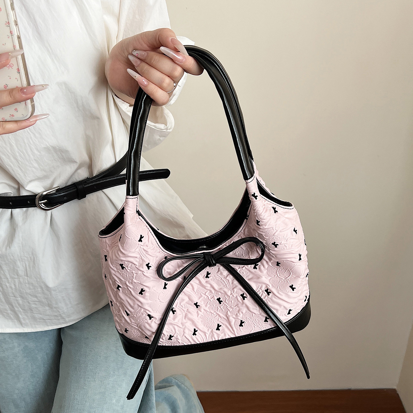 今年流行的包包女式2025新款潮蝴蝶结手提水桶包高级感百搭单肩包,淘宝优惠券,粉丝福利购,淘宝优惠卷