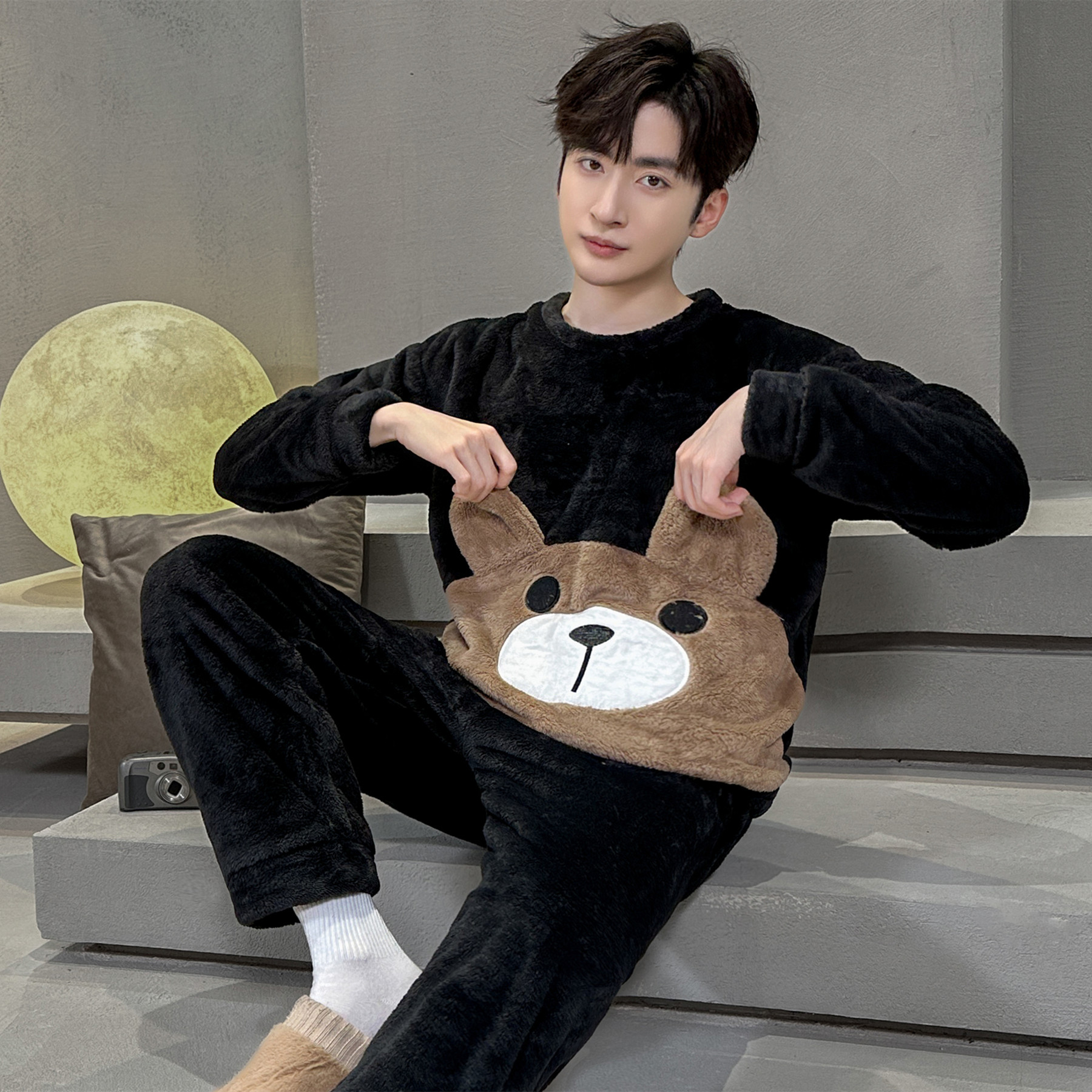 法兰绒睡衣男士冬季新款加绒加厚卡通青年男款珊瑚绒可外穿家居服 - 图1