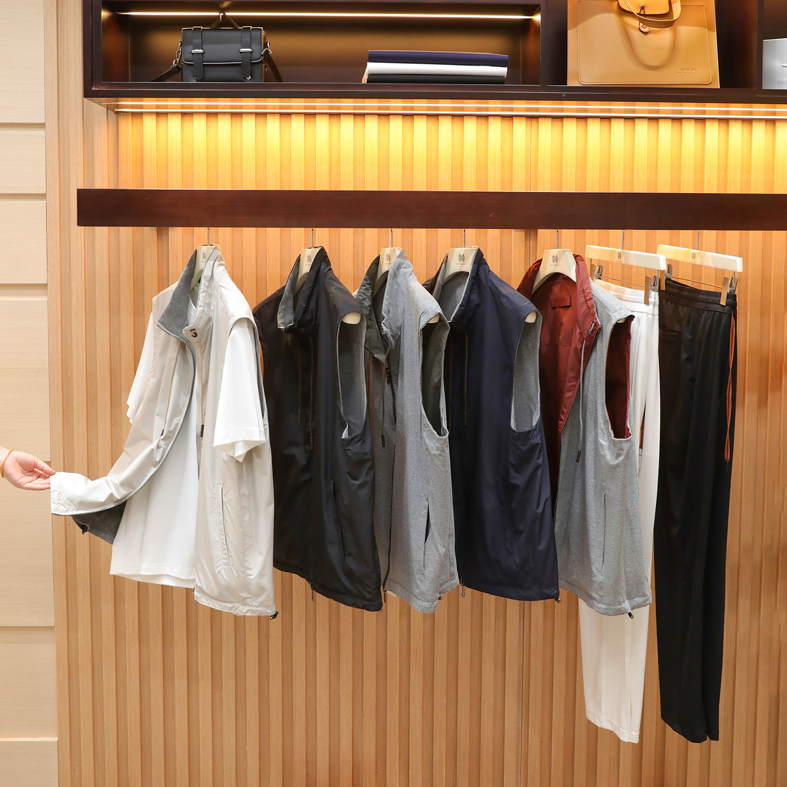 意式奢华2025早秋新款男高端三防休闲两面穿背心马甲坎肩外套1320,淘宝优惠券,粉丝福利购,淘宝优惠卷